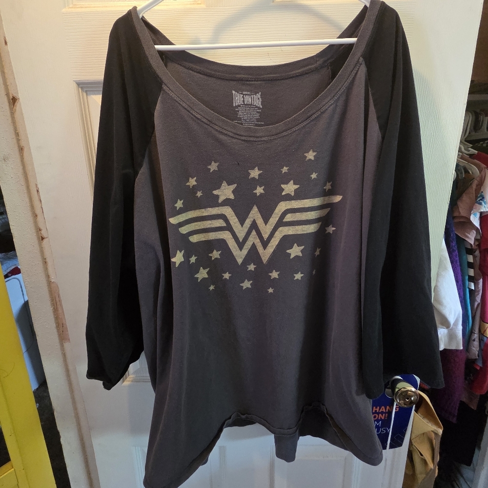 Wonder Woman Raglan Long Sleeve Tee - Black and Gray